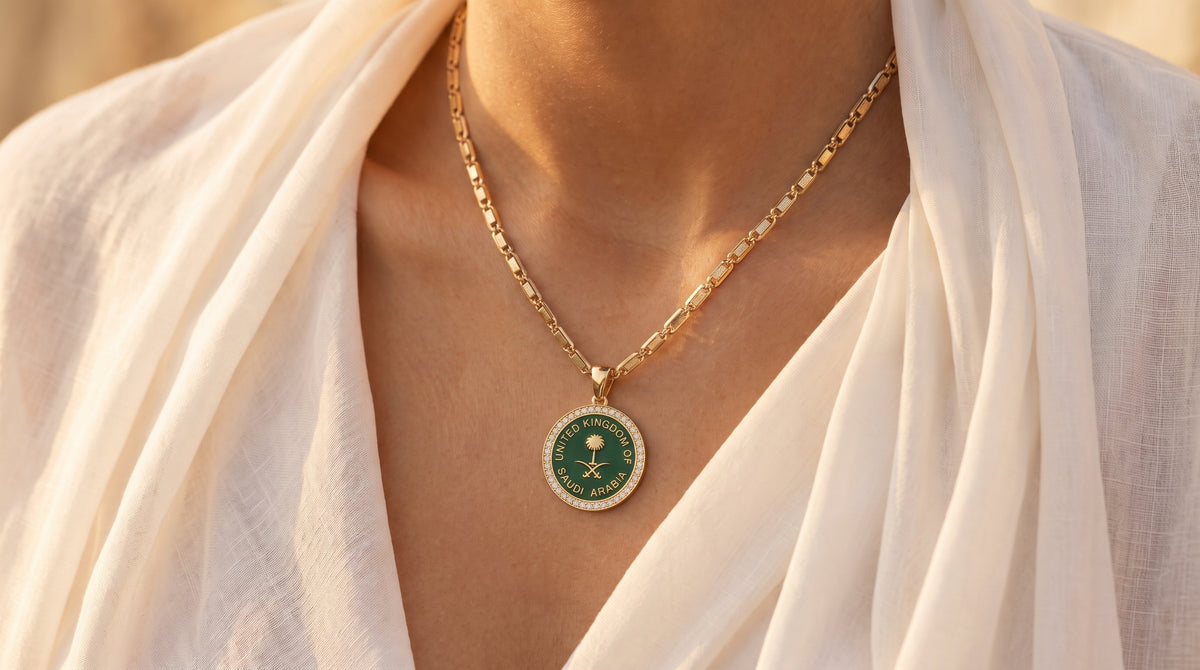 Saudi Vert Enamel Pendant Necklace