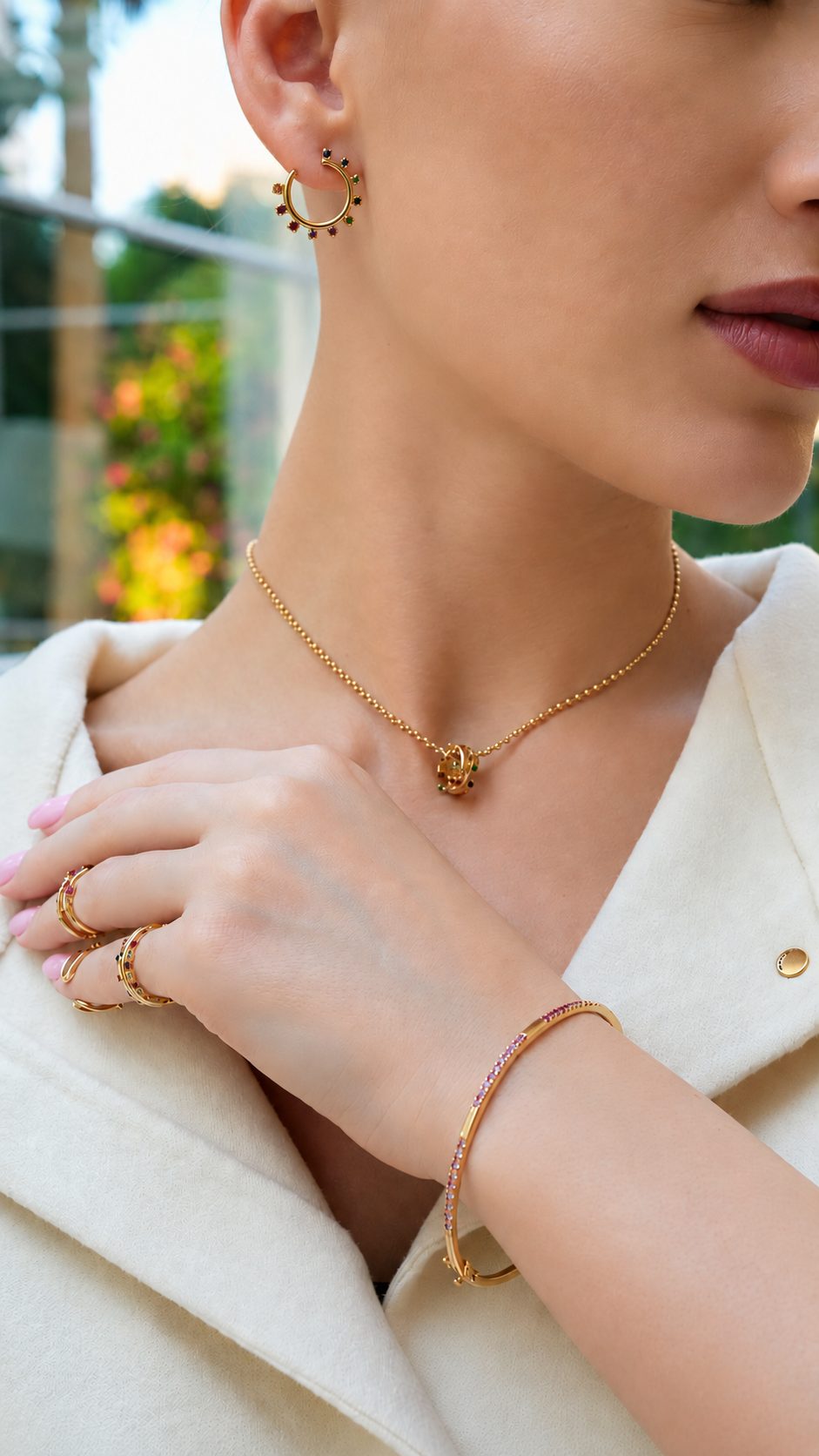 Buzzle Polished Gold Gemstone Necklace